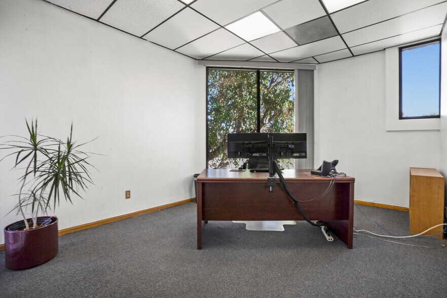 More Photos Of 2372-2382 SE Bristol St, Newport Beach Office For Sale