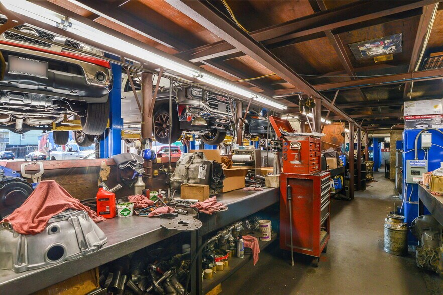 More Photos Of 347 Dartmouth St, New Bedford Auto Repair For Sale