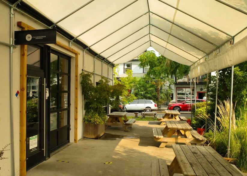 More Photos Of 2117 NE Oregon St, Portland Showroom For Lease