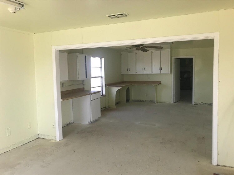 More Photos Of 1601 Vanda Ave, Lubbock Assisted Living For Sale