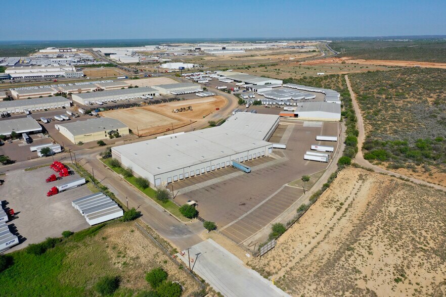 More Photos Of 1629 World Trade Center Loop, Laredo Distribution For Lease