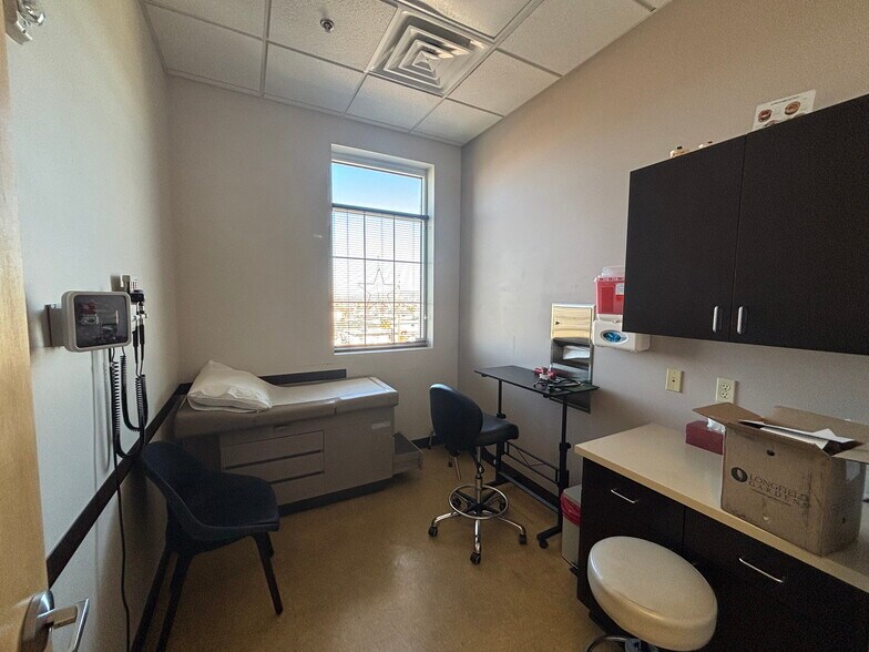 More Photos Of 38 Water St, Henderson Medical For Lease
