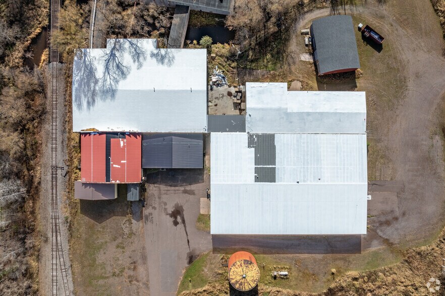 More Photos Of 236 S 2nd St, Butternut Distribution For Lease