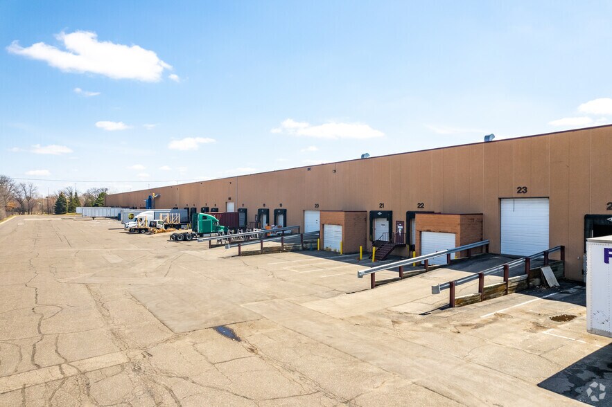 More Photos Of 2215-2235 Highway 36 W, Roseville Manufacturing For Lease