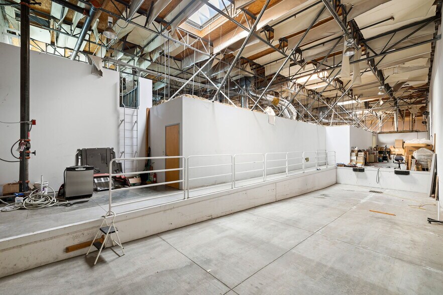 More Photos Of 6690 Doolittle Ave, Riverside Warehouse For Sale