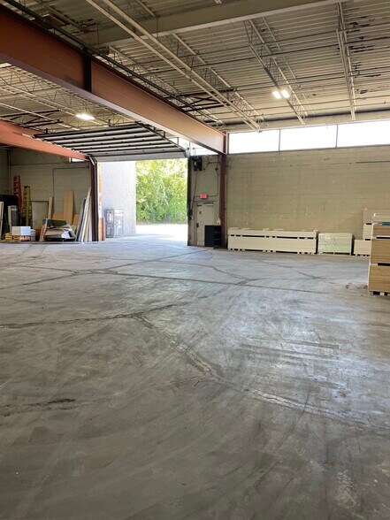 More Photos Of 60 Torlake Cres, Toronto Manufacturing For Sale