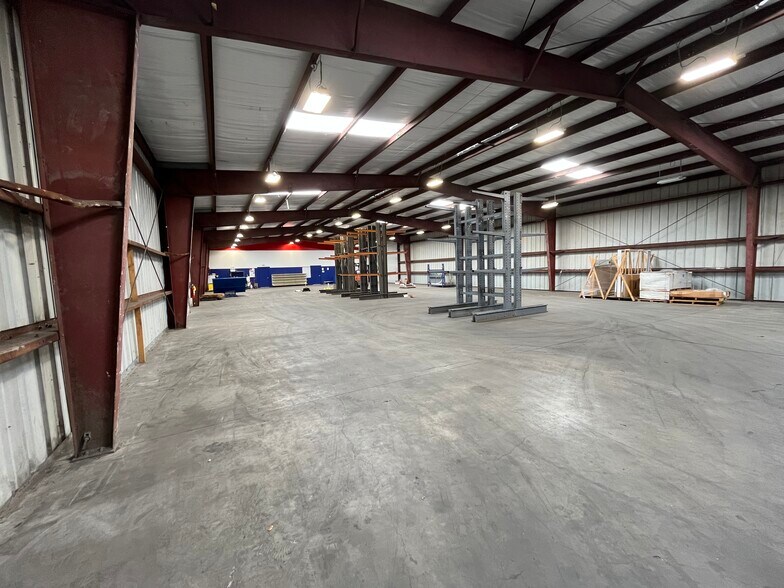 More Photos Of 250 Carmalita St, Punta Gorda Warehouse For Lease
