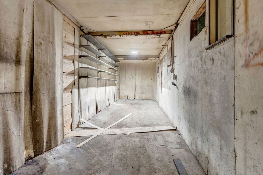 More Photos Of 122 E Liberty St, Cincinnati Warehouse For Lease