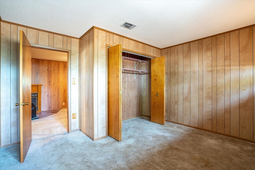 More Photos Of 22 Chaparral Dr, Fredericksburg Storefront Retail Office For Sale