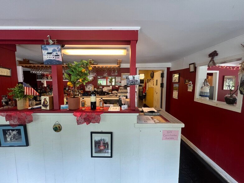 More Photos Of 1143 Main St S, Woodbury Restaurant For Sale