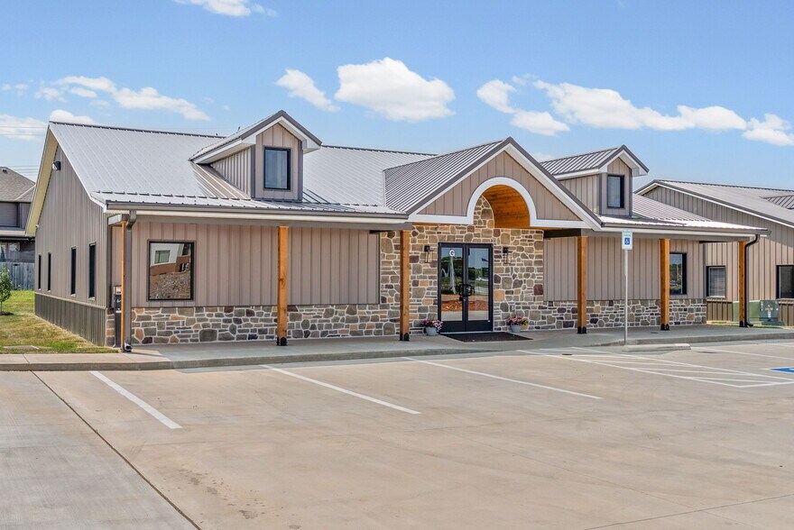 More Photos Of 2510 Pea Ridge Rd, Clarksville Office For Lease