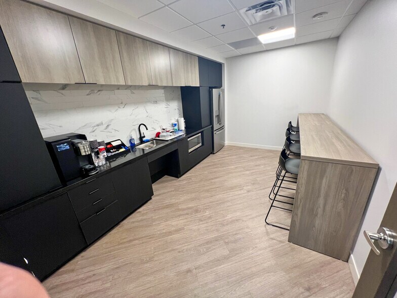More Photos Of 12377 Merit Dr, Dallas Office For Lease