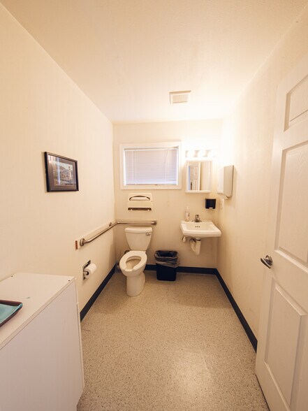 More Photos Of 5707 N Interstate Ave, Portland Office For Sale