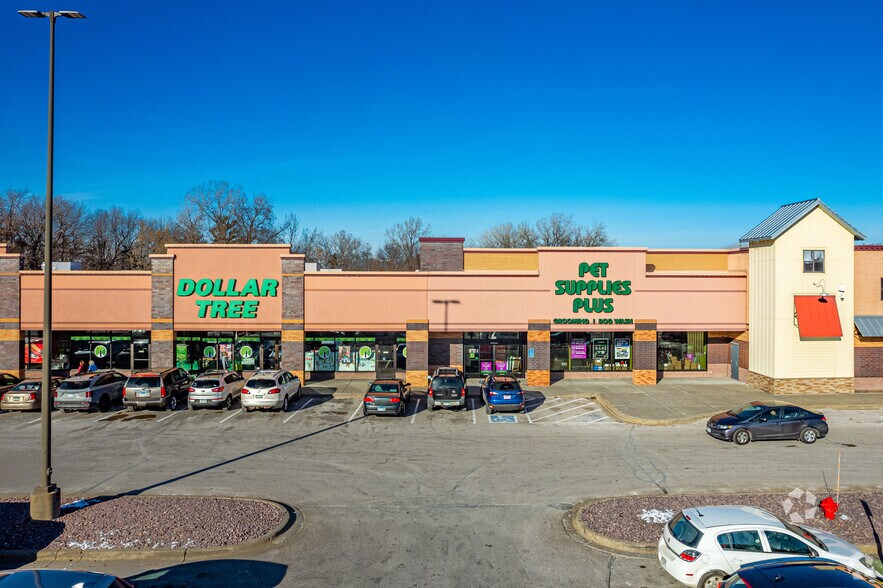 More Photos Of 905-955 E County Rd E, Vadnais Heights General Retail For Lease