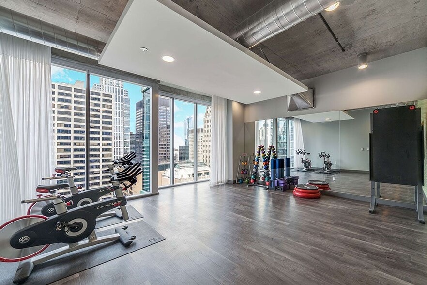 More Photos Of 215 W Lake St, Chicago Apartments For Lease