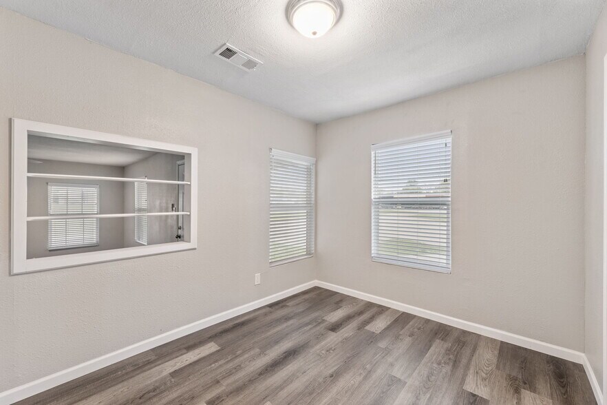 More Photos Of 6826 Baker Blvd, Richland Hills Light Manufacturing For Sale