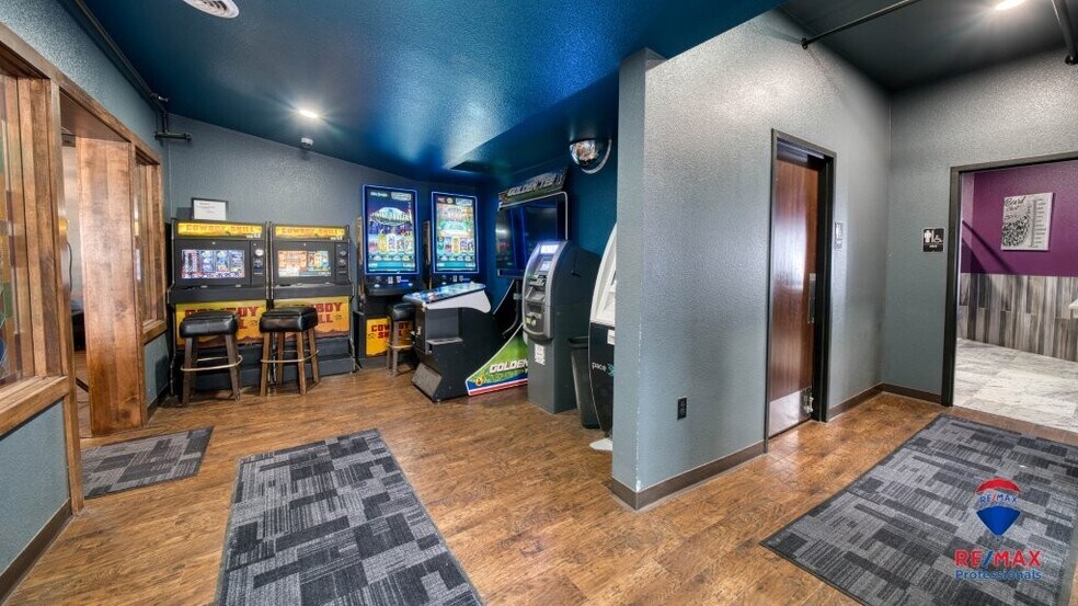 More Photos Of 5201 S Douglas Hwy, Gillette Bar For Sale