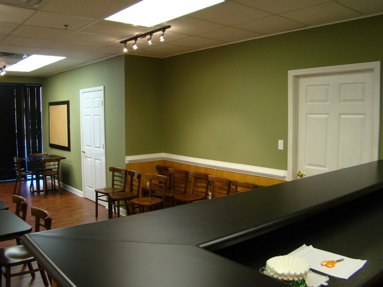 More Photos Of 9876 Main St, Woodstock Flex For Sale
