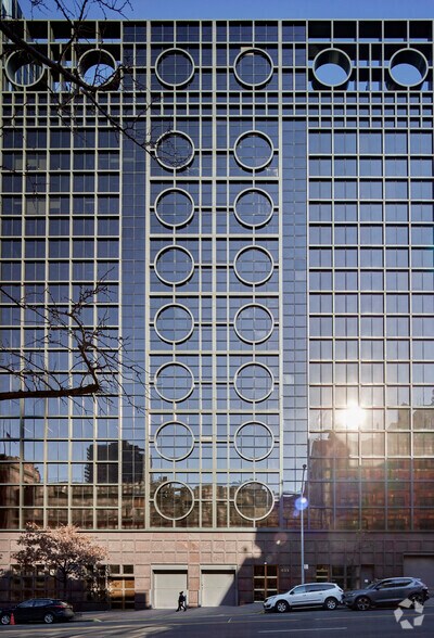 More Photos Of 521 W 57th St, New York Office For Lease