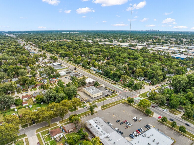 More Photos Of 10840-10850 W 9 Mile Rd, Oak Park Freestanding For Lease