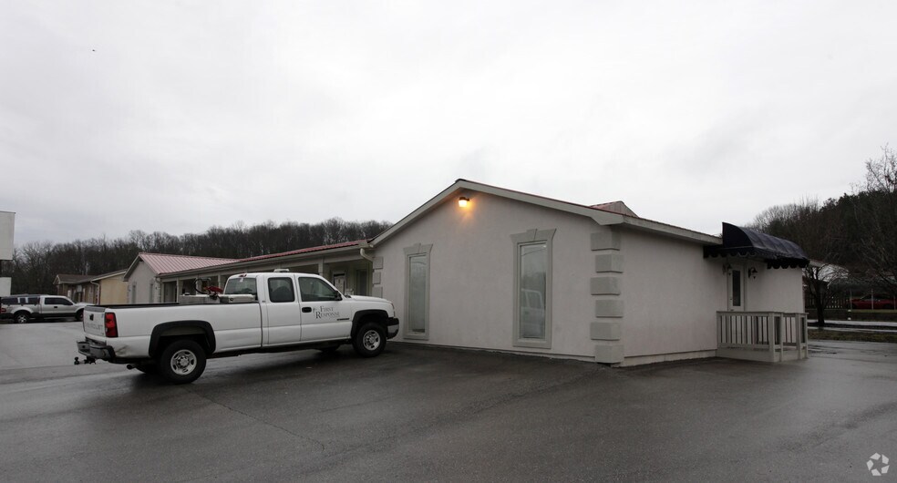 More Photos Of 806 Gallaher Rd, Kingston Office For Sale