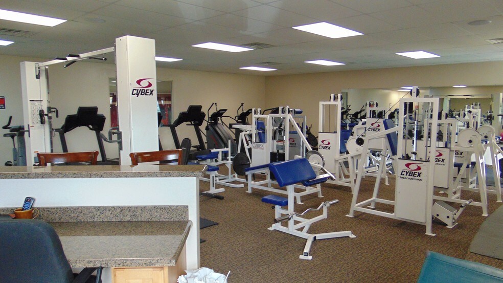 More Photos Of 1195 N Spring Creek Pl, Springville Showroom For Sale