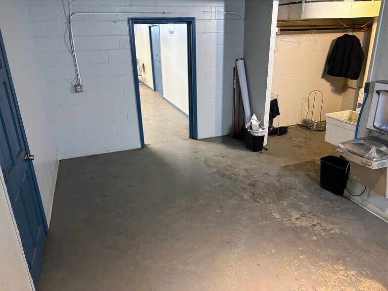 More Photos Of 1401 W Ray St, Indianapolis Truck Terminal For Lease