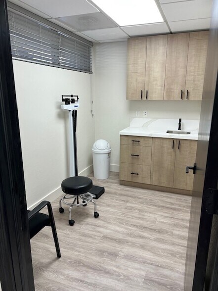 More Photos Of 4050 Sheridan St, Hollywood Medical For Lease