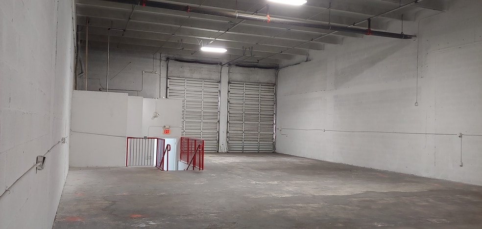 More Photos Of 10302 NW South River Dr, Medley Unknown For Lease