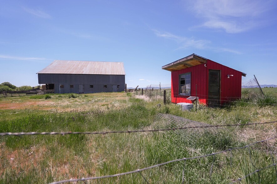 More Photos Of 15682 Highway 395, Lakeview Land For Sale