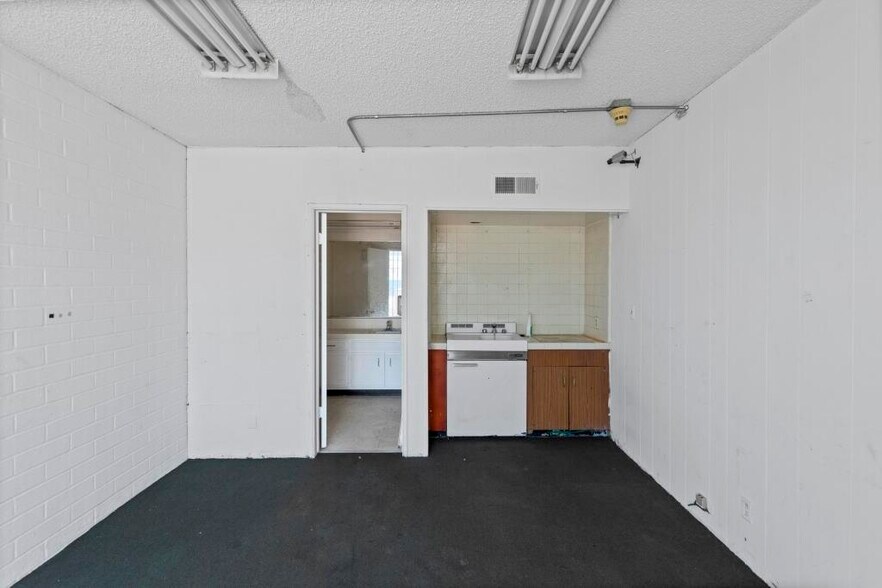 More Photos Of 410-420 E Beach Ave, Inglewood Warehouse For Sale