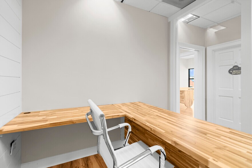 More Photos Of 19810 W Catawba Ave, Cornelius Office For Lease