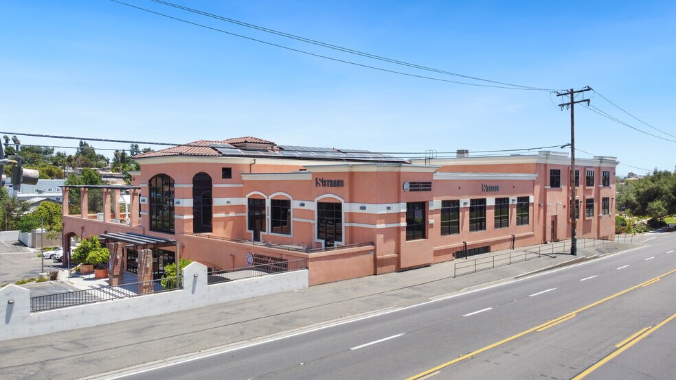 More Photos Of 202 W College St, Fallbrook Office For Lease