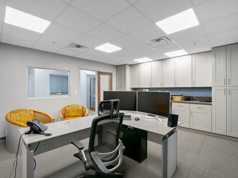 More Photos Of 6150-6164 Cherry Ave, Long Beach Warehouse For Sale