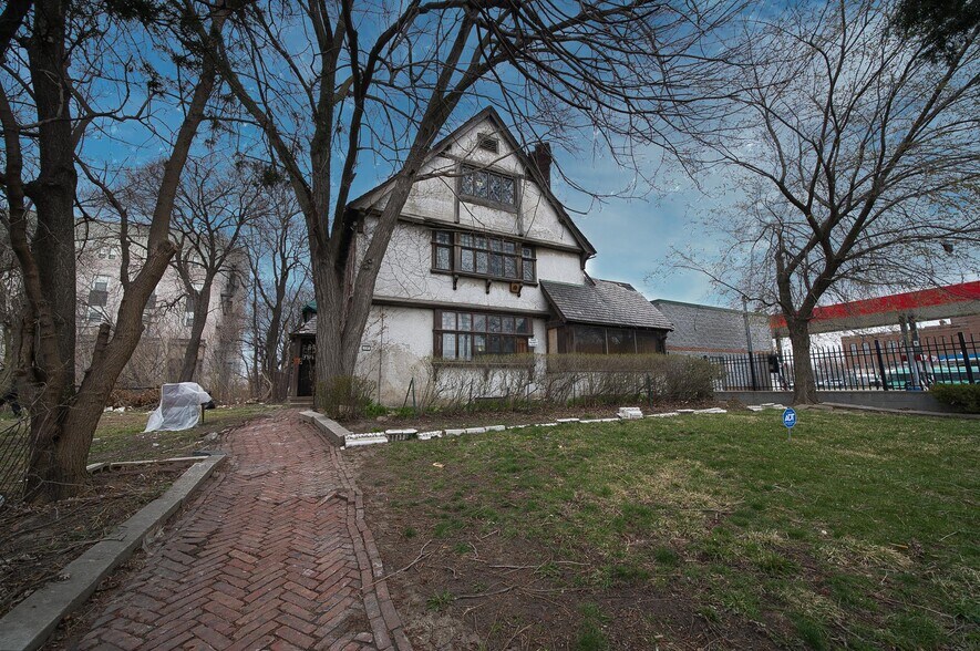 More Photos Of 1989 W Grand Blvd, Detroit Office Residential For Sale