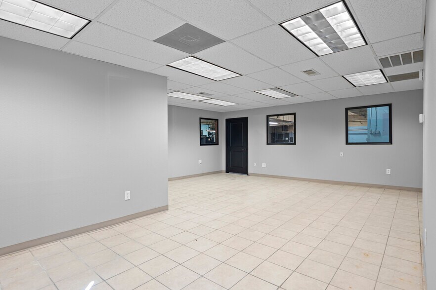 More Photos Of 1463 Brittmoore Rd, Houston Manufacturing For Sale