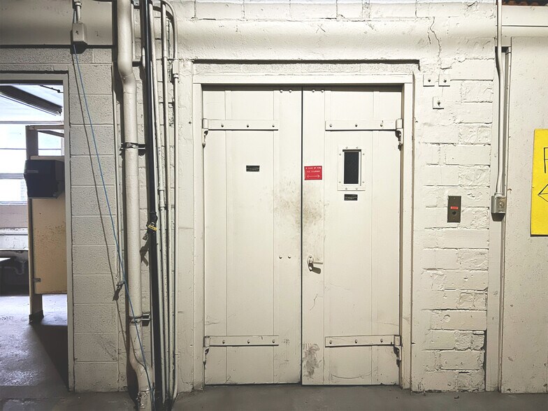 More Photos Of 1040 W 12th St, Erie Manufacturing For Sale