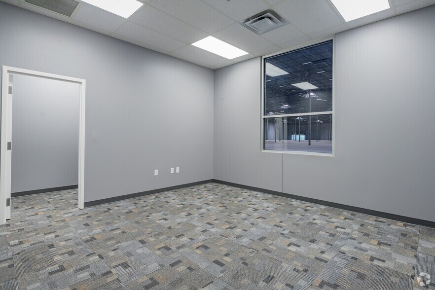 More Photos Of 10120 Fischer Rd, Von Ormy Distribution For Sale