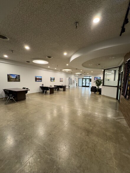 More Photos Of 4300-4356 Caterpillar Rd, Redding Manufacturing For Sale