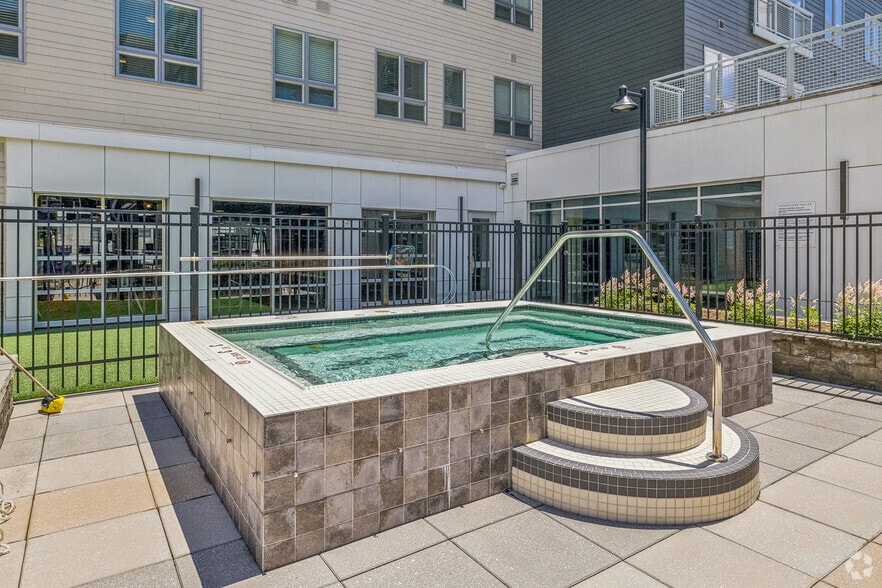 More Photos Of 919 E Genesee St, Syracuse Apartments For Lease
