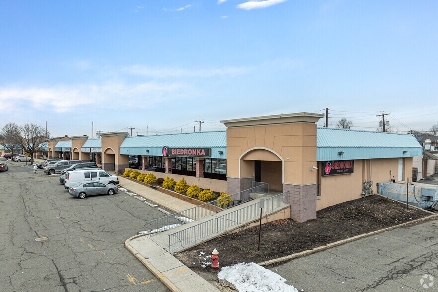 Primary Photo Of 1025 W St Georges Ave, Linden Storefront Retail Office For Lease