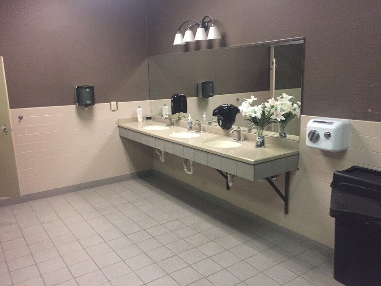 More Photos Of 2315 N Broadway, Minot Hospitality For Sale