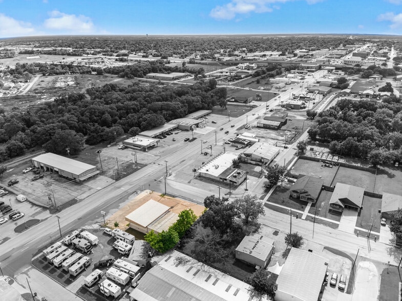 More Photos Of 815 E Moore Ave, Terrell Storefront Retail Office For Sale