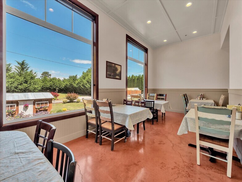 More Photos Of 1421 Pioneer Hwy, Stanwood Restaurant For Sale