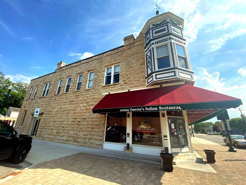 More Photos Of 1100-1106 S State St, Lockport Apartments For Sale