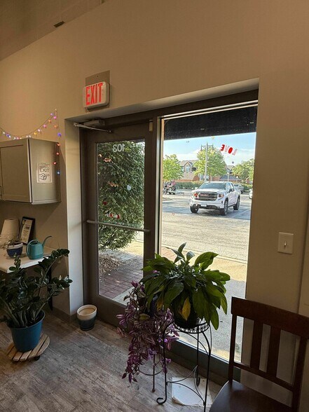 More Photos Of 2101 W Chesterfield Blvd, Springfield Office For Sale