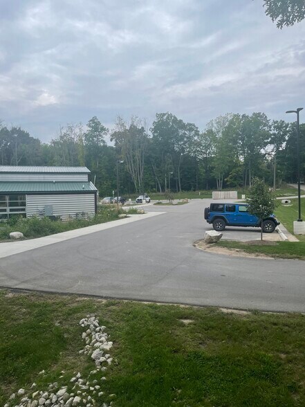 More Photos Of 205 Rowe Rd, Milford Veterinarian Kennel For Sale