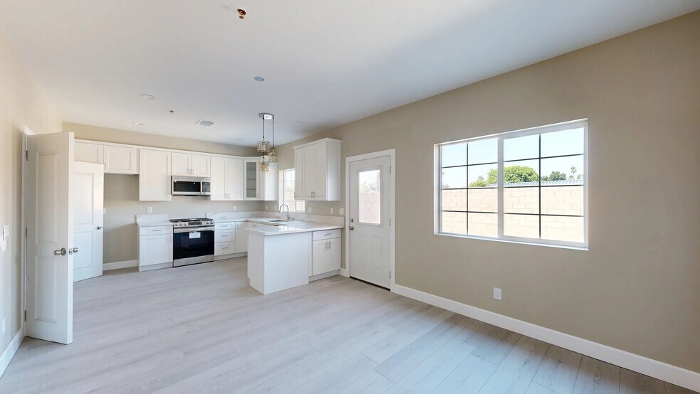 Primary Photo Of 15909 Merrill Ave, Fontana Apartments For Sale