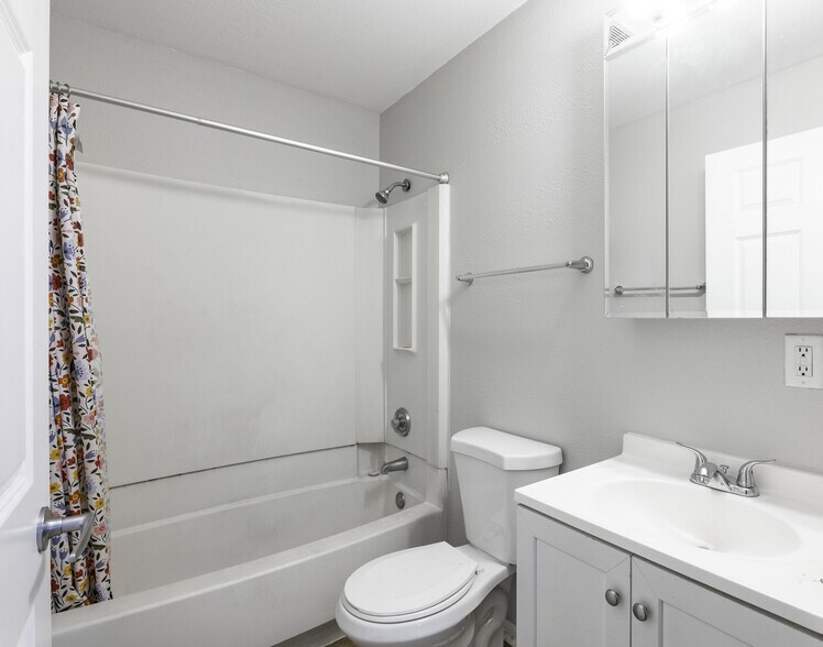 More Photos Of 4429 S Nicollet Ave, Minneapolis Apartments For Sale