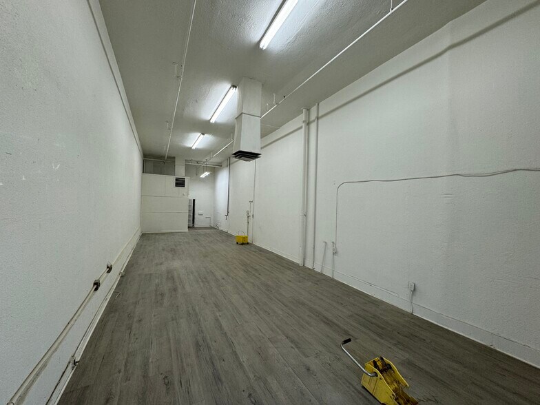 More Photos Of 938 F St, Fresno Storefront For Sale